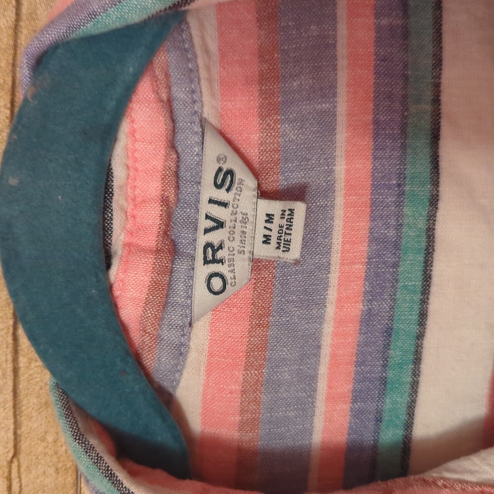 Flattering button down - Picture 2 of 5